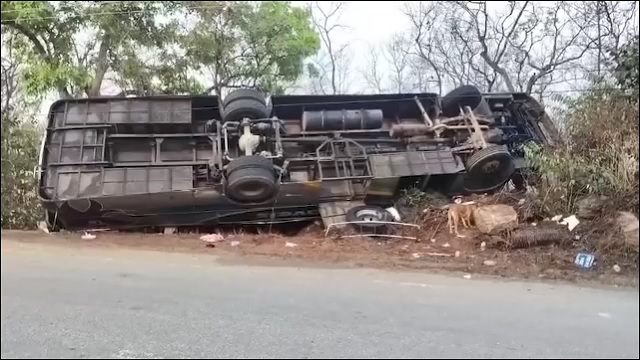 ଓଲଟିଲା ଟୁରିଷ୍ଟ ବସ୍, ୫ ମୃତ