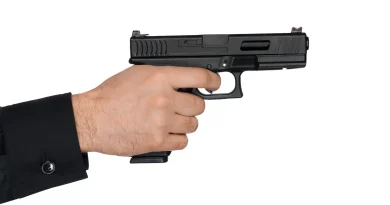 ବନ୍ଧୁକ ଦେଖାଇ ଲୁଟିନେଲେ