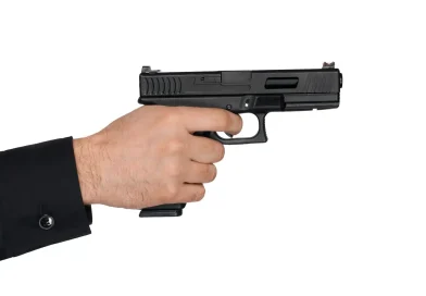 ବନ୍ଧୁକ ଦେଖାଇ ଲୁଟିନେଲେ