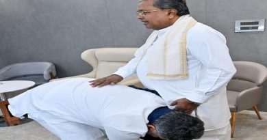 ସିଦ୍ଧରମୈୟାଙ୍କ ପାଦ ଛୁଇଁଲେ ଶିବକୁମାର