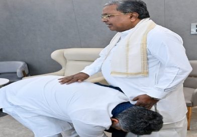 ସିଦ୍ଧରମୈୟାଙ୍କ ପାଦ ଛୁଇଁଲେ ଶିବକୁମାର