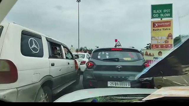 ସୁନାବେଶ ପାଇଁ ଅସମ୍ଭାଳ ଟ୍ରାଫିକ ଜାମ