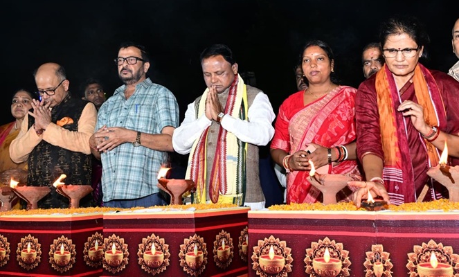 ଆଶୀର୍ବାଦର ଦୀପ- ରାଜ୍ୟର ୩୦ଟି ଜିଲ୍ଲାରେ ପ୍ରଜ୍ଜ୍ୱଳିତ ହେଲା ଏକ କୋଟି ଦୀପ